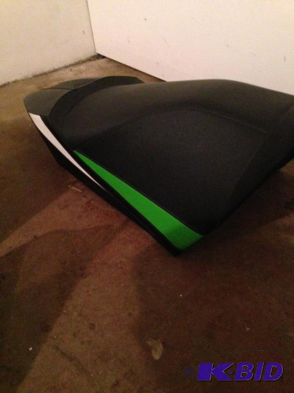 lot 6 image: Seat Arctic Cat GreenWhite Stripe Looks New...