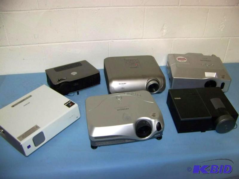 lot 53 image: (6) LCDDLP Computer and Video Projectors