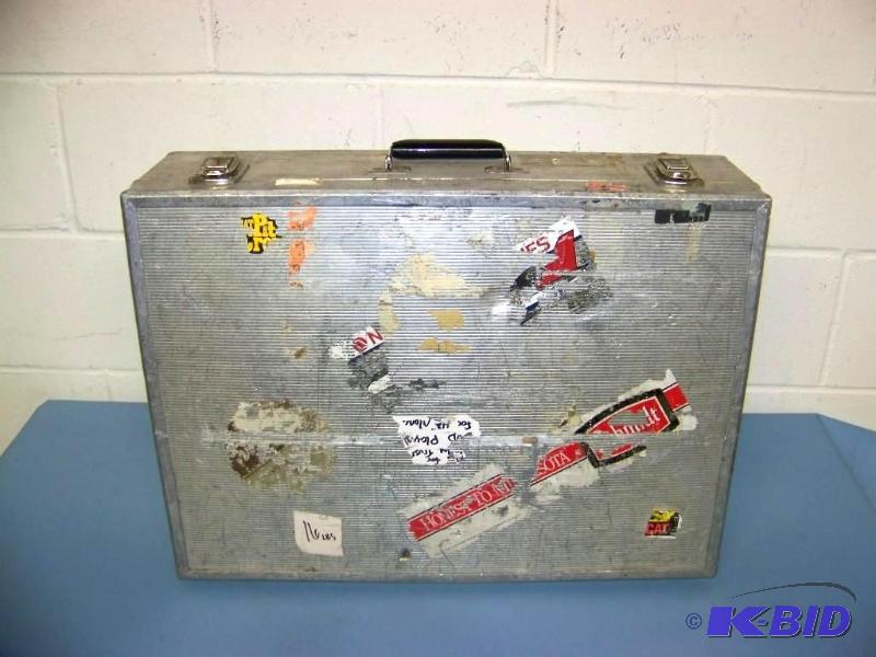 lot 89 image: Hard Sided, Padded Inside TravelCarry Case