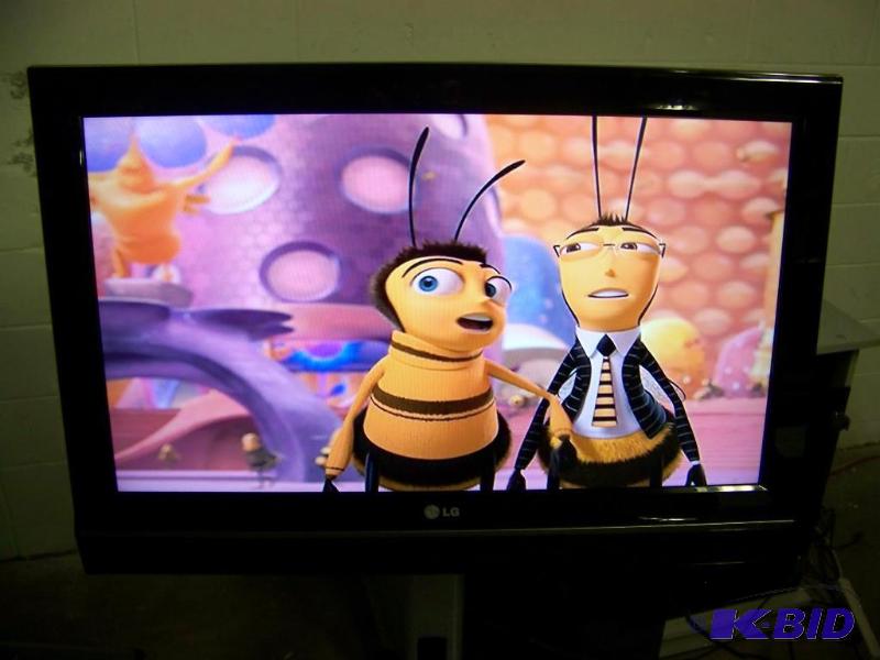 lot 9 image: LG, 32 LCD MonitorDisplay with Remote Control and Stand
