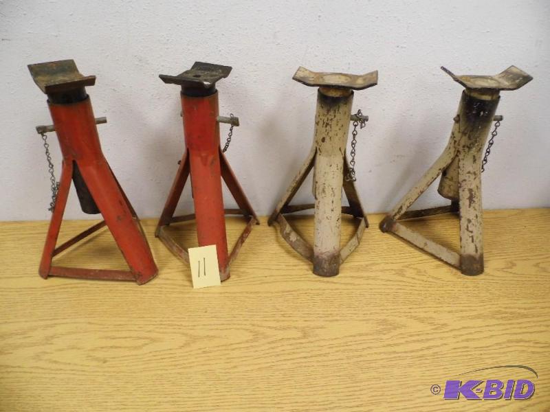 2 Sets of Jack Standsq