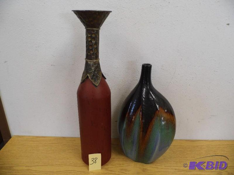 2 Vases