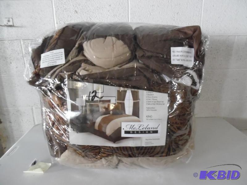 lot 12 image: Bedding