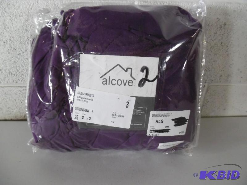 lot 2 image: Bedding