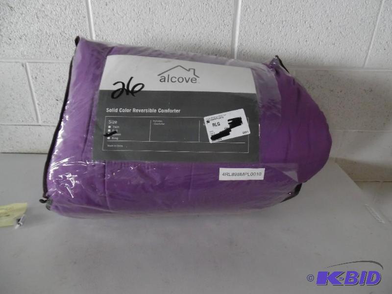 lot 26 image: Bedding