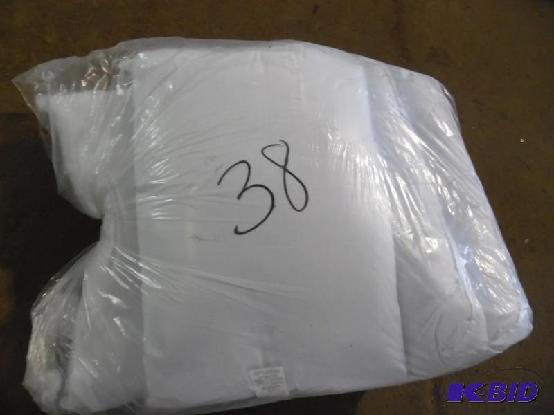 lot 38 image: Pillows