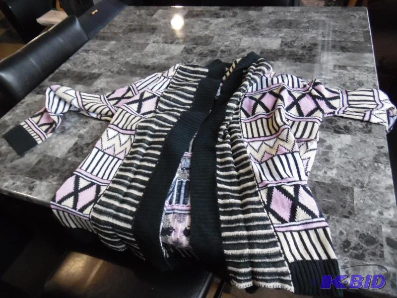 lot 49 image: sweater
