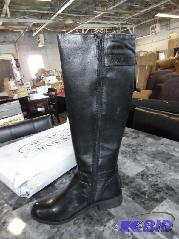 lot 62 image: Boots