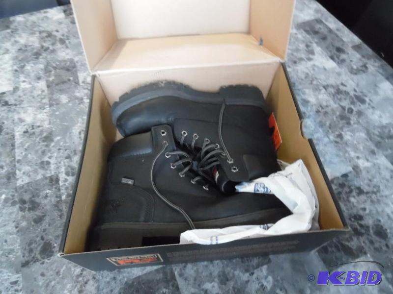 lot 64 image: Boots