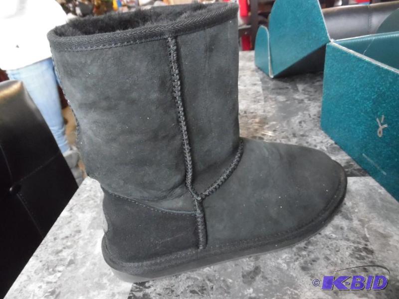 lot 68 image: Boots
