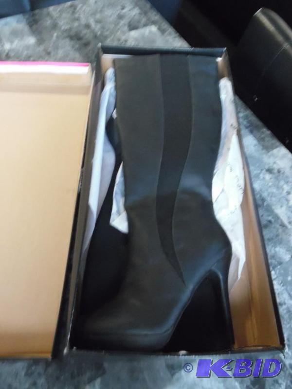 lot 70 image: Boots