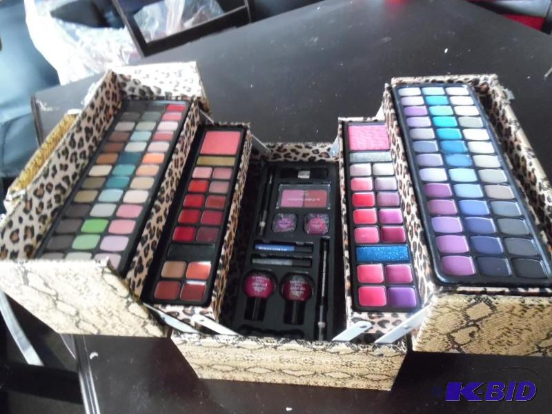 Make up kit