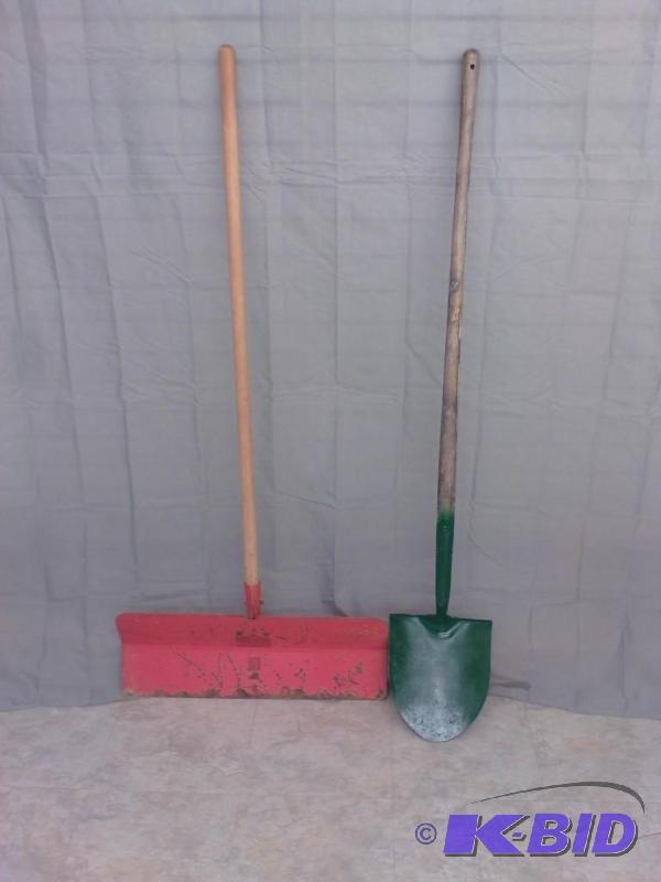 Spade & Wide Flat Shovel