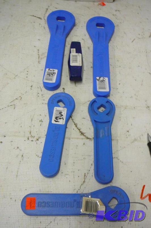lot 142 image: 6- C2 Blue Handle...