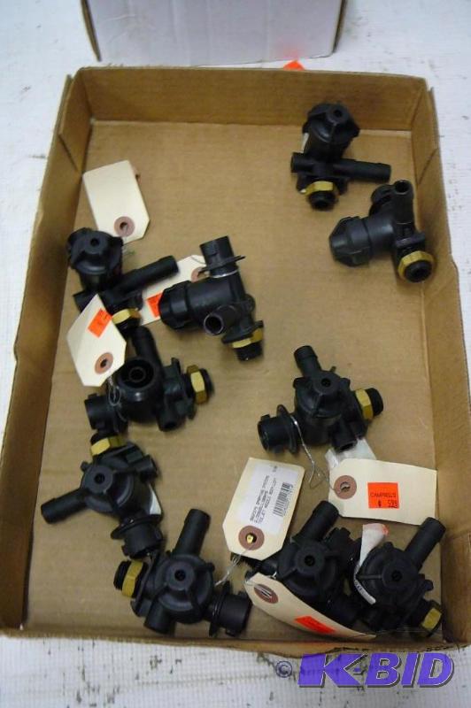 lot 151 image: 10 Tee Jet Nozzle Body Left...