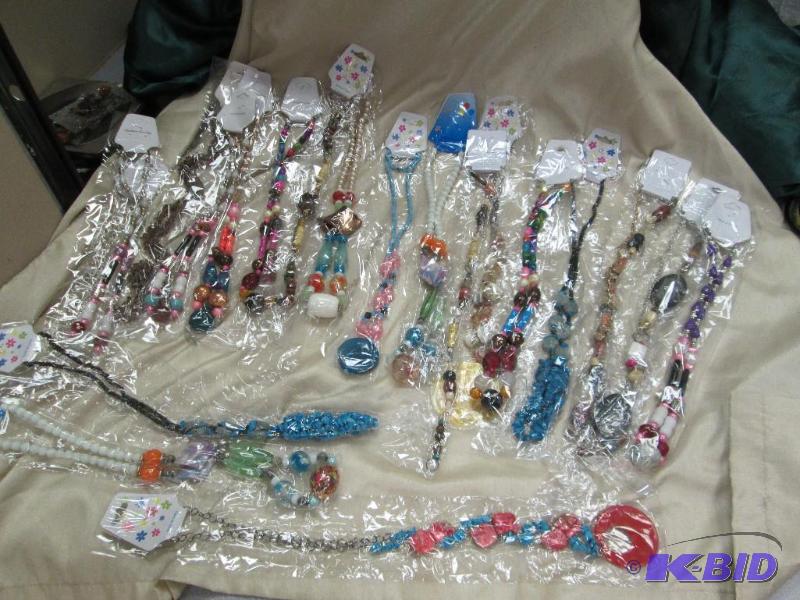 lot 106 image: Qty 20 different kinds of Fashion Jewelry dif...