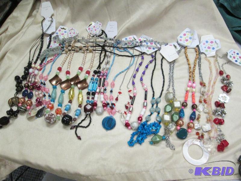 lot 110 image: Qty 19 different kinds of Fashion Jewelry dif...