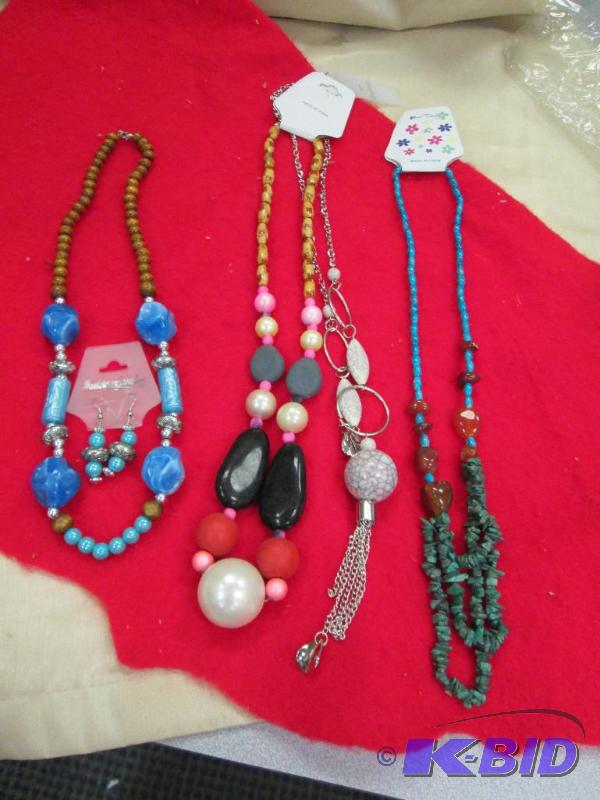 lot 118 image: Qty 4 different kinds of Fashion Jewelry diff...