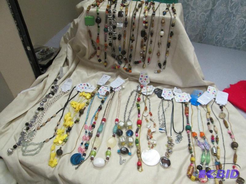 lot 122 image: Qty 29 different kinds of Fashion Jewelry dif...