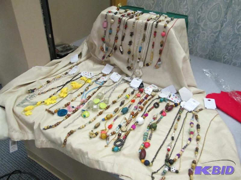 lot 123 image: Qty 28 different kinds of Fashion Jewelry dif...
