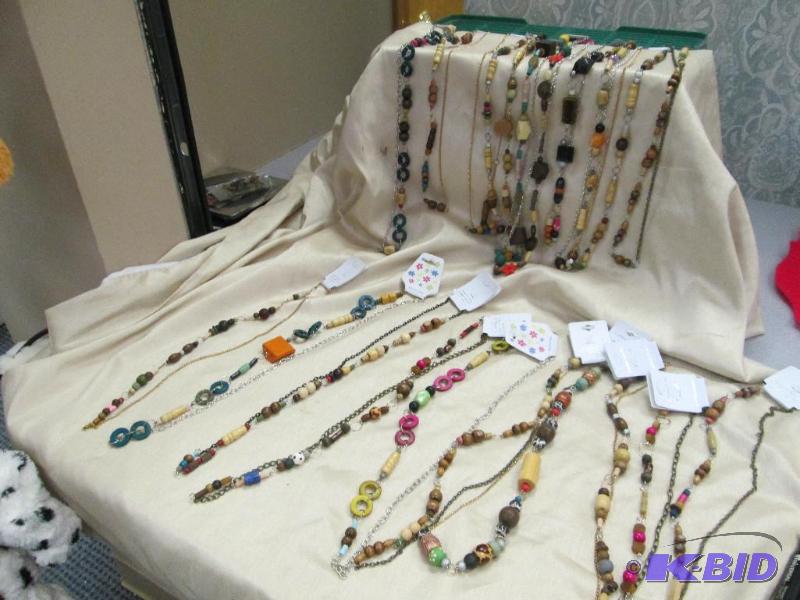 lot 131 image: Qty 40 different kinds of Fashion Jewelry dif...