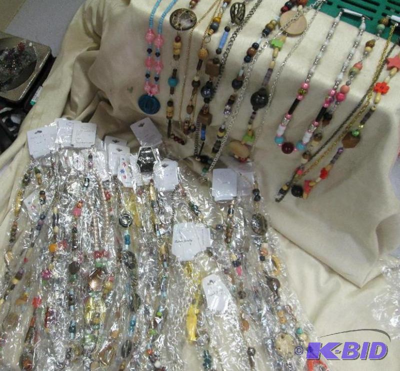 lot 132 image: Qty 20 different kinds of Fashion Jewelry dif...