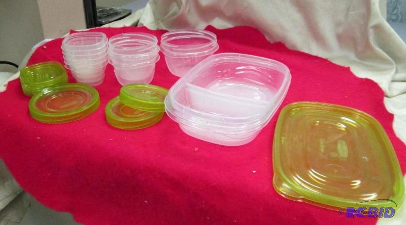 lot 140 image: Rubbermaid Take Along 5 Minis .5 cup -2 Divid...