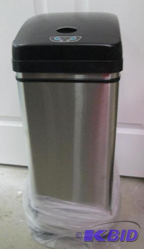 lot 78 image: Touchless trash can DZT13 Plus may need batte...