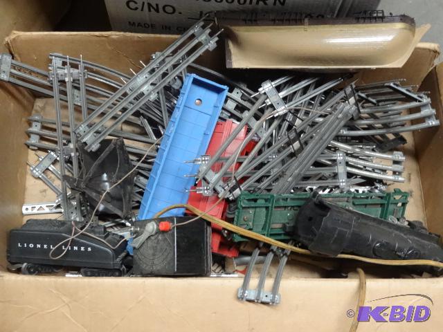 Vintage Lionel Train Track Set. Includes Tran...