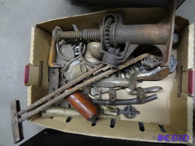 Box of Misc Door Handles, Knobs and other VIn...