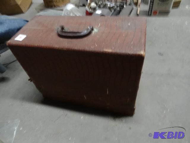 Singer Serial # G423187. Sewing Machine...