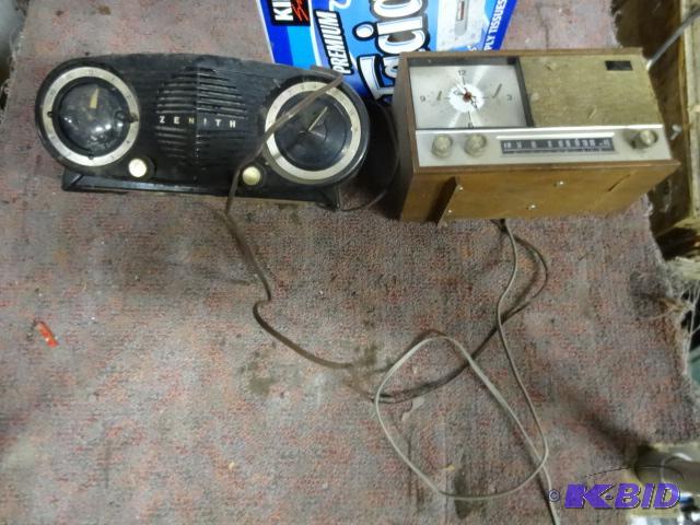 Box of misc vintage radios...