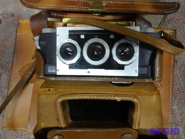 Box of misc vintage cameras...