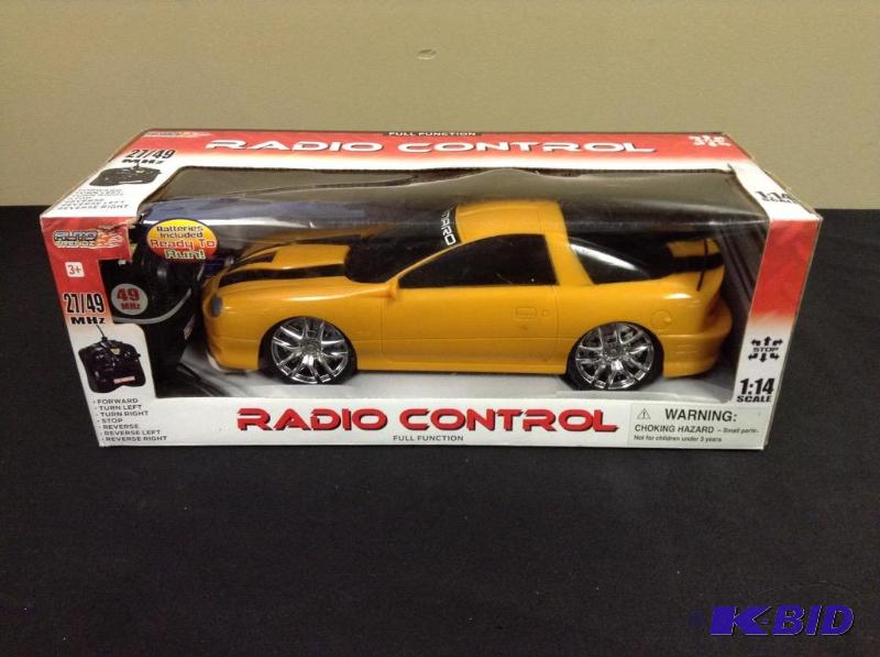 lot 107 image: Auto Trendz 114 Scale Radio Controlled Chevy Camaro Car