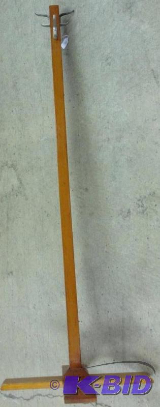 lot 17 image: Wood coat rack with four hooks