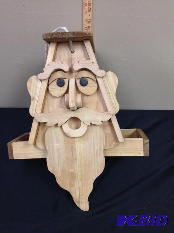 lot 2 image: Handcrafted bird feeder