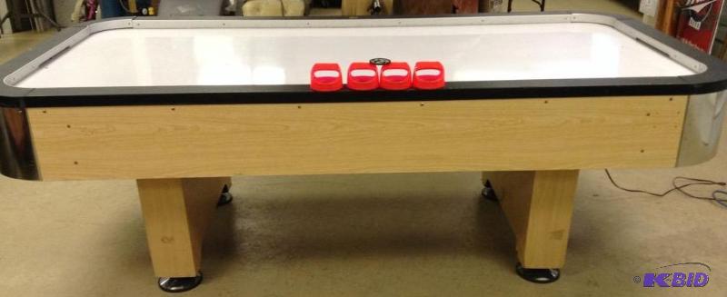 lot 28 image: Air hockey game