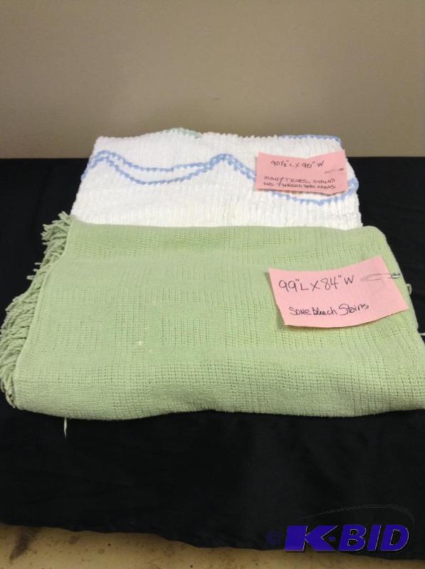 lot 50 image: Lot of two chenille bedspreads