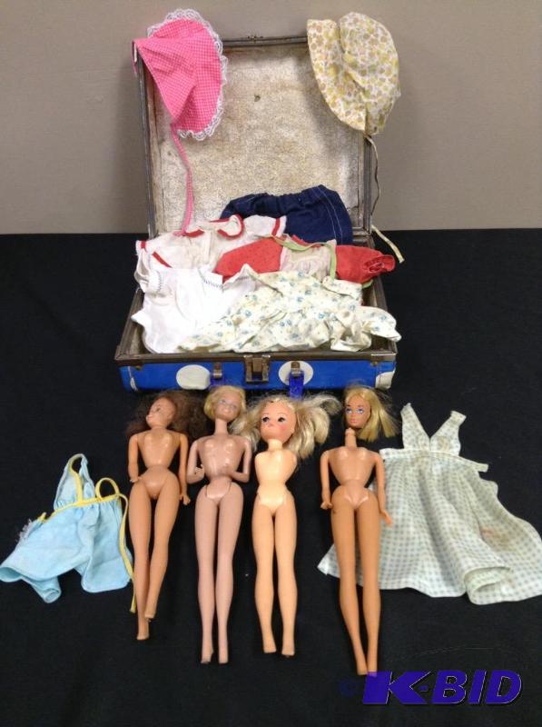 lot 51 image: Lot of vintage Barbiesdoll case and clothing for Barbie and other dolls