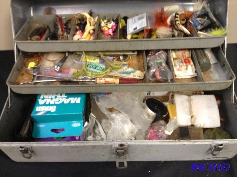 lot 92 image: Older metal tacklebox with contents