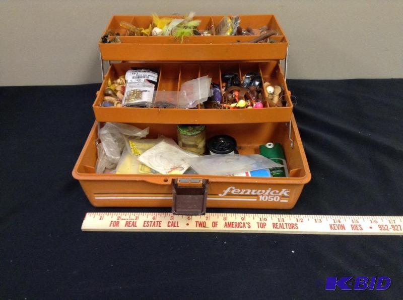lot 93 image: Fenwick 1050 plastic tacklebox with contents