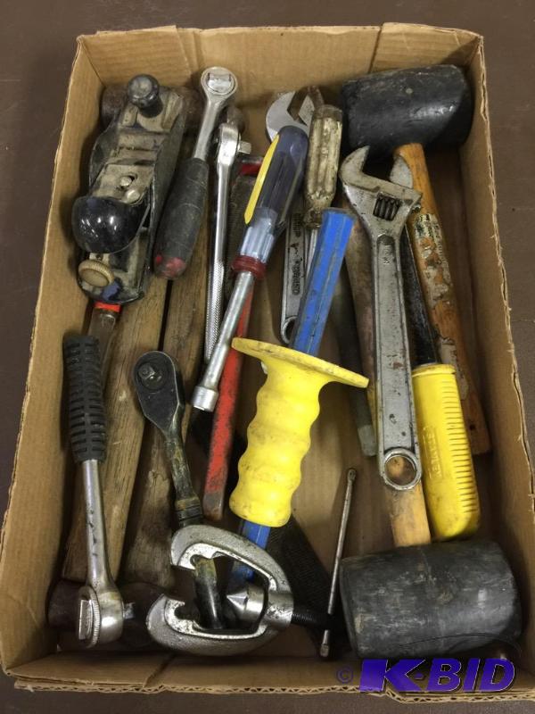 lot 19 image: Flat Of Various Hand Tools