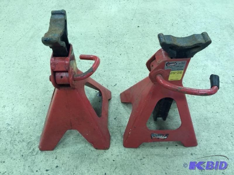 lot 38 image: Crossroad 2 Ton Jack Stands