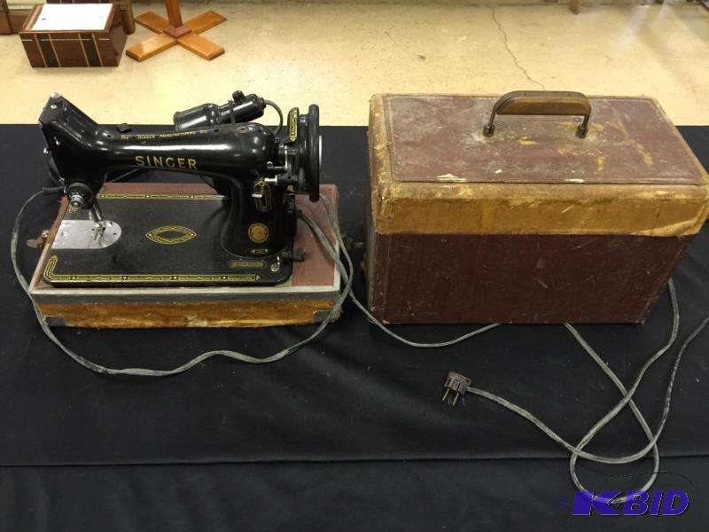 lot 47 image: Singer Sewing Machine