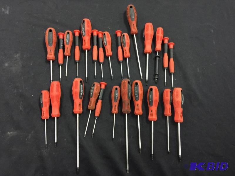 lot 48 image: Lot of Performance Tools Screw And Torx Drivers