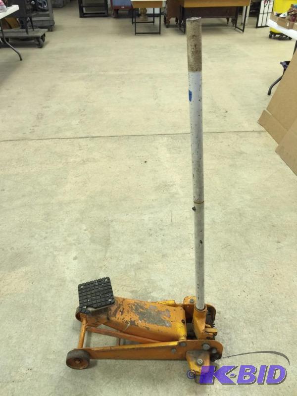 lot 5 image: Orange Hydraulic Floor Jack