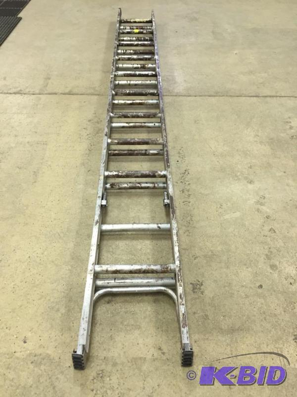 lot 61 image: 24 Aluminum Extension Ladder