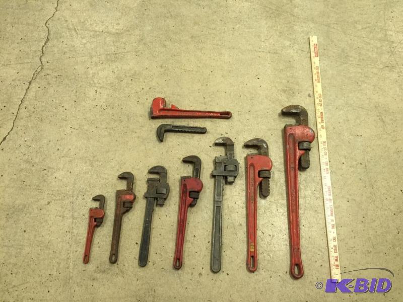 lot 9 image: 8 Pipe Wrenches - Various Sizes