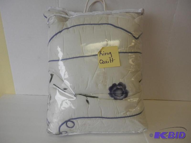 King size Quilt-NEW