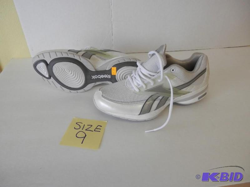 Reebok size 9 womens sneakers New